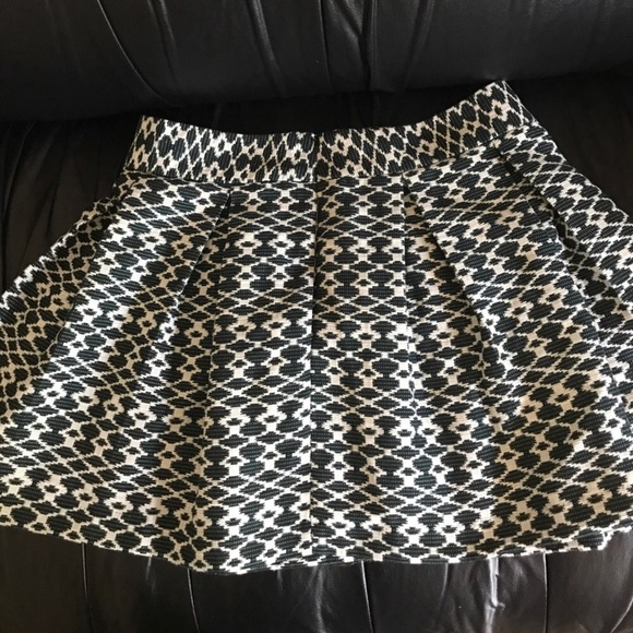 💚BANANA REPUBLIC💚DEEP PLEATED SKATER W/POCKETS💚 - Picture 8 of 8